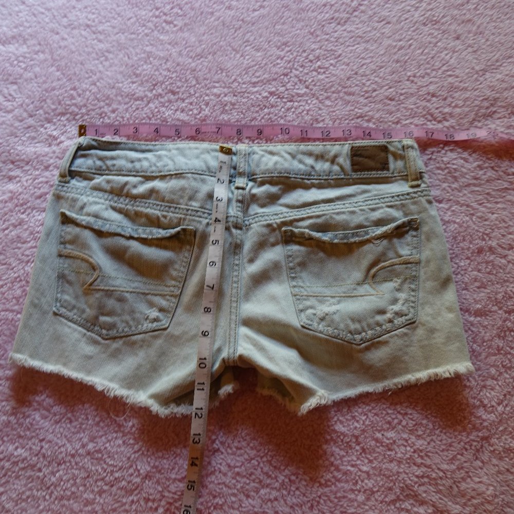 American Eagle Size 6 Distressed Shorts